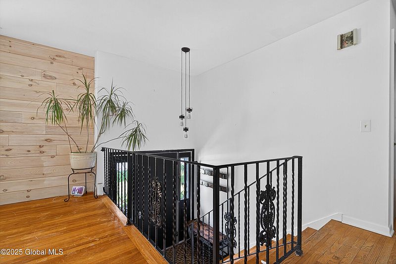 3rd image of 6 Southcrest Drive