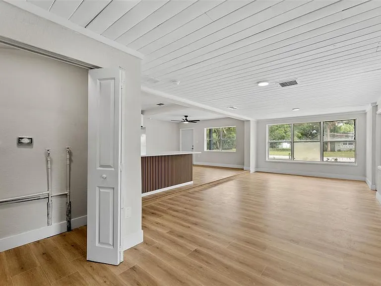 1218 Crescent St — Photo 14