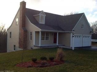 6 Cottage Ln, Waterford, CT 06385