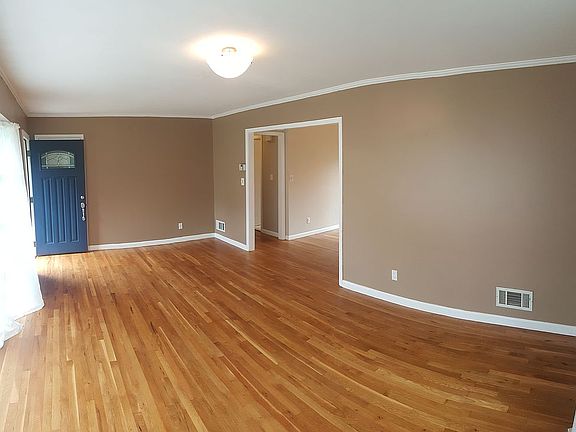 Living room w/lot of light