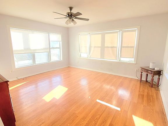 2nd image of 10482 113th St