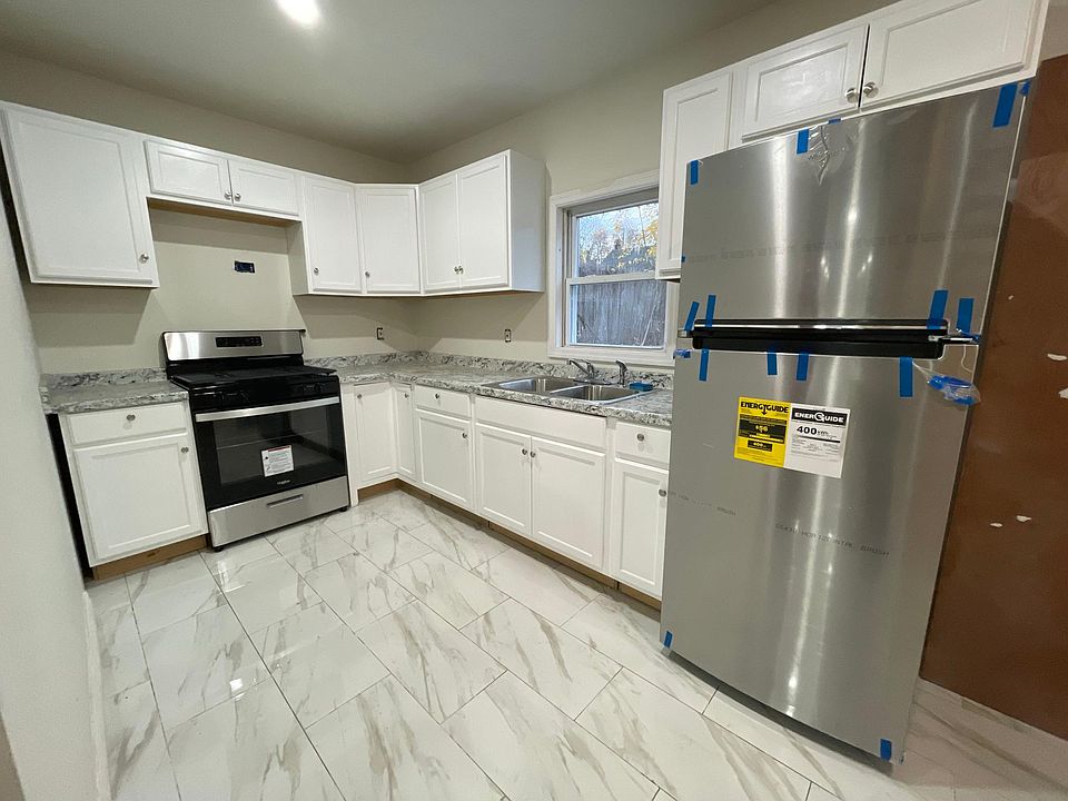 1st image of 321 Oakhurst St