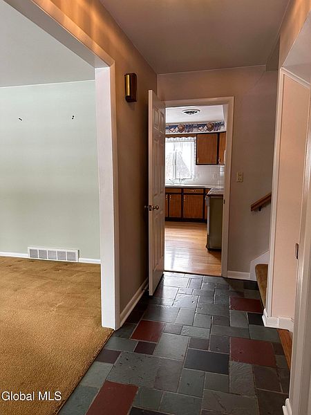 3rd image of 114 Dumbarton Drive