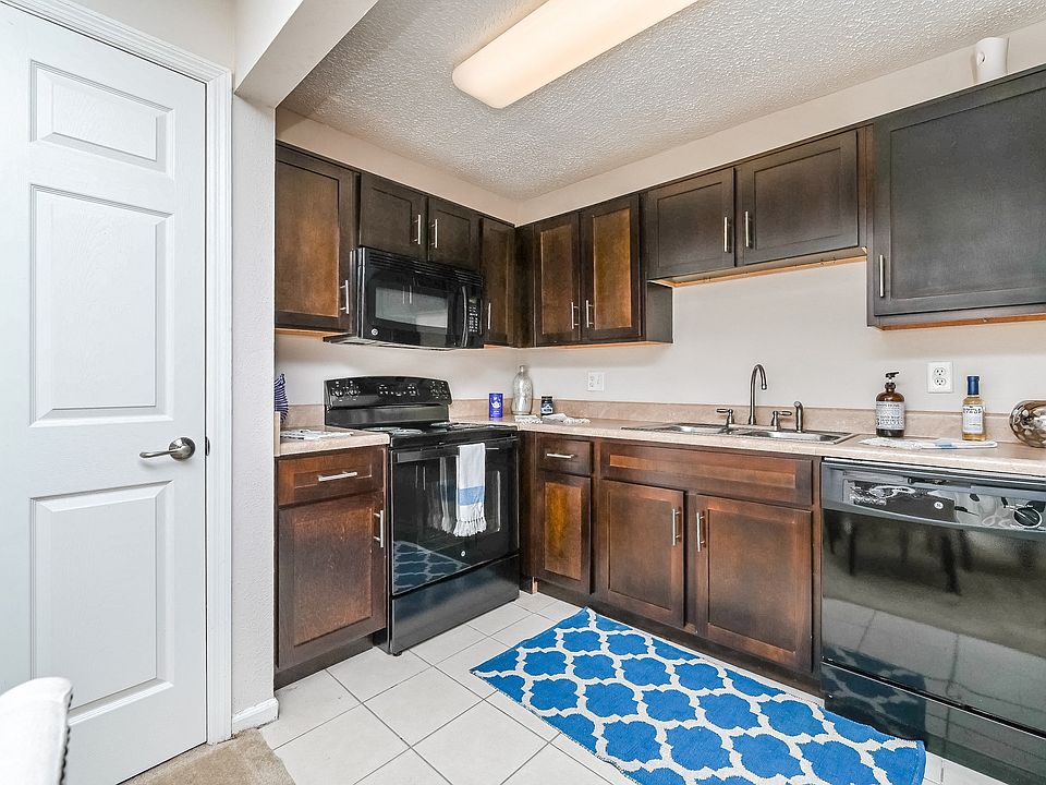 PARK AT LAKE MAGDALENE APARTMENTS AND TOWNHOMES 13401 Park Lake Dr