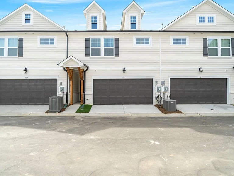 808 Lew St — Photo 37
