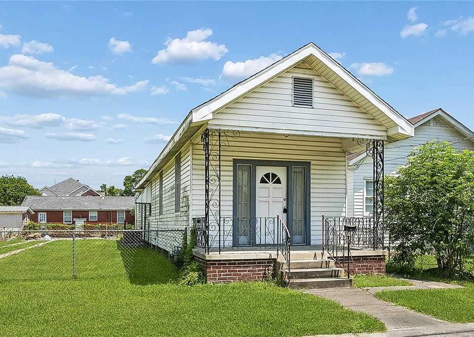 1st image of 219 Papworth Ave