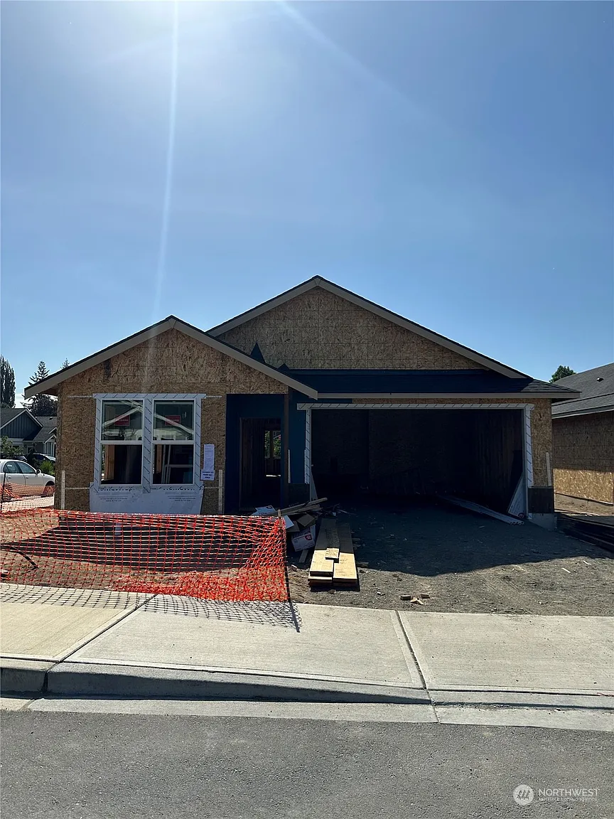 841 Parkland Loop photo 1