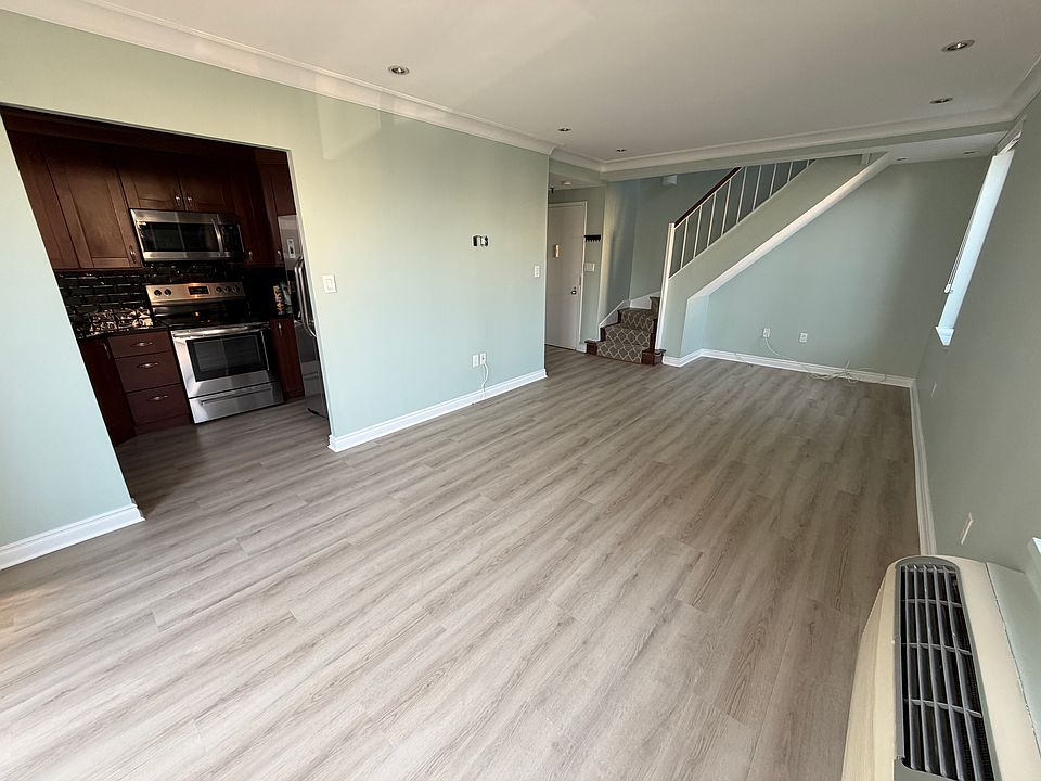 1st image of 100 W Broadway #1D