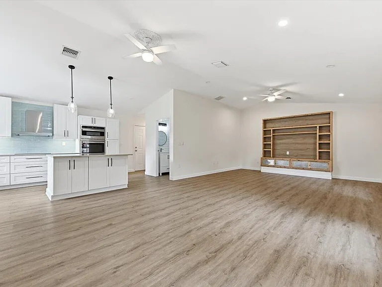 530 NE 3rd Ave — Photo 4