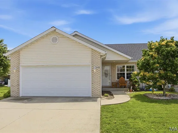 125 Auburn Ct #A, Highland, IL 62249