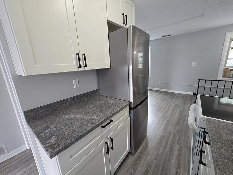 1906 Monongahela Ave #4 — Photo 11