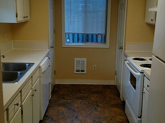3rd image of 712 NE 148th Ave