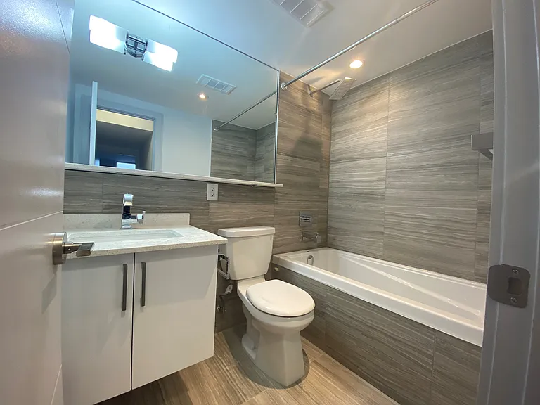 50 Alexander St — Photo 33