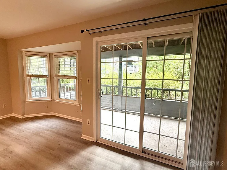 902 Woodhaven Dr — Photo 12