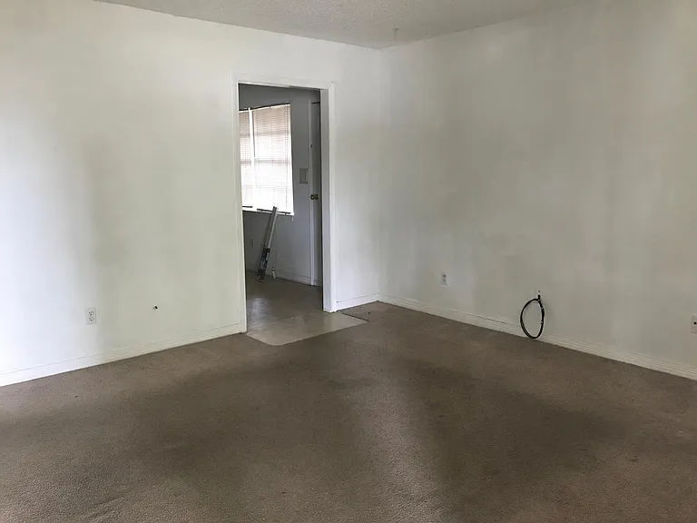 204 Joachim Dr — Photo 3