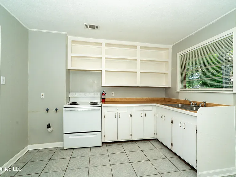 264 Alexander Rd — Photo 4