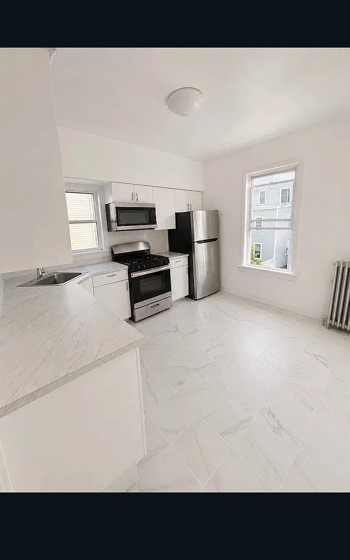 4 bed, $2,395 — Photo 1
