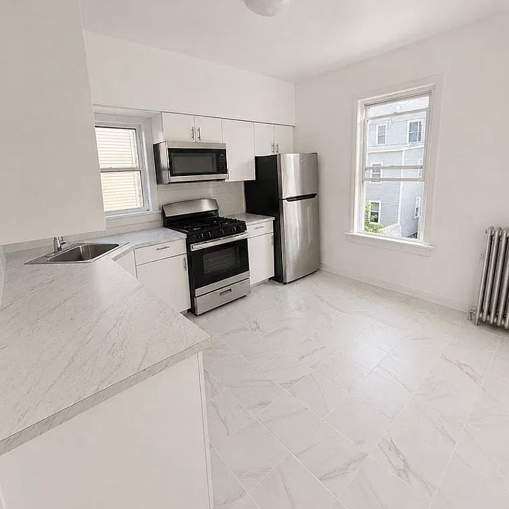 1st image of 192 Shepard Ave #2L