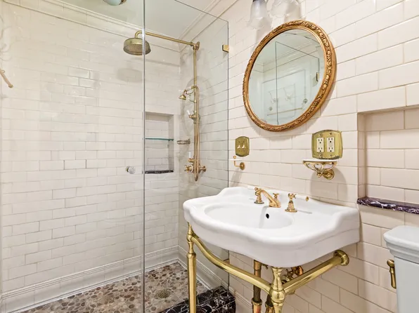 347 West 22nd Street image 7 of 11