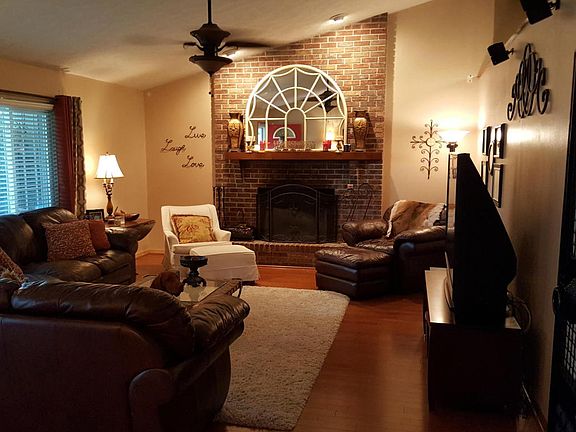 5th image of 380 SE 61st Ct