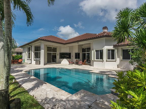 4th image of 2521 Poinciana Dr
