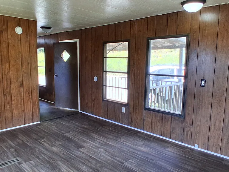 120 Joyner Ln — Photo 3