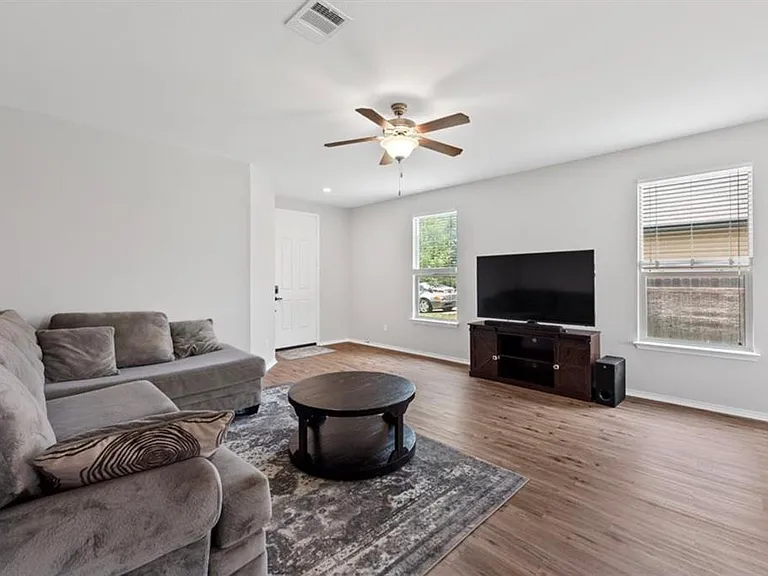 188 Rummel Dr — Photo 3