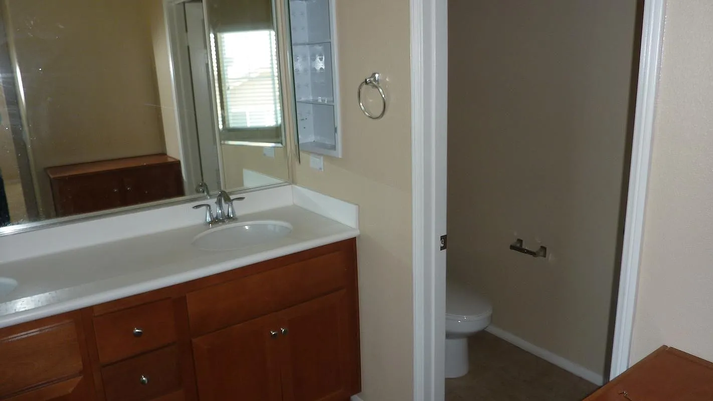 4 bed, 2.5 bath, 1932 sqft, $3,225 — Photo 4
