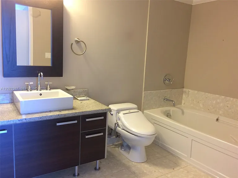 185 SW 7th St #1611 — Photo 10