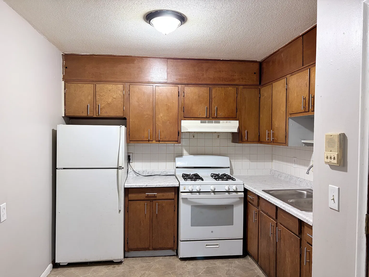 2 bed, 700 sqft, $1,175 — Photo 2