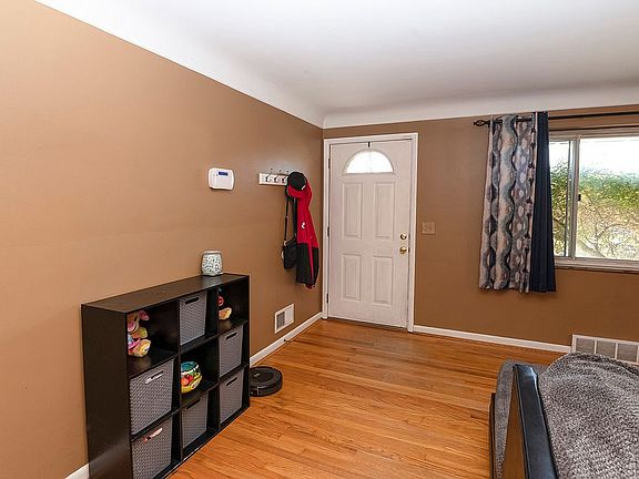 4th image of 8372 Coghill Ln