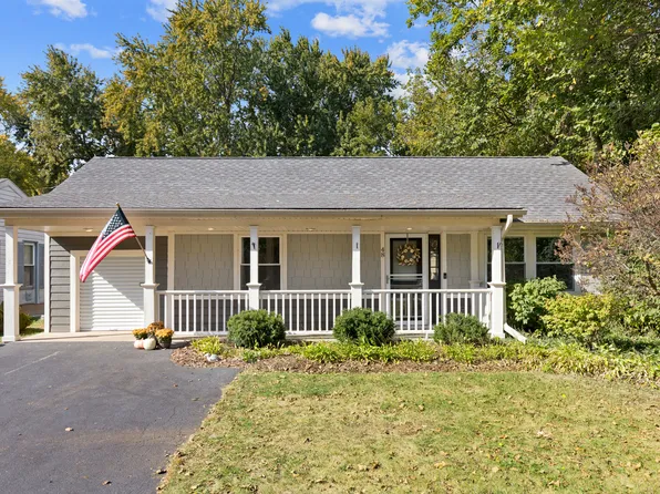 48 Burr Oak Dr, Crystal Lake, IL 60014