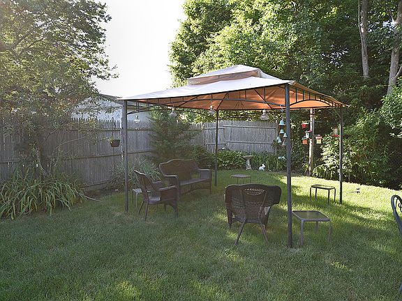 5th image of 20 Riverdale Ave