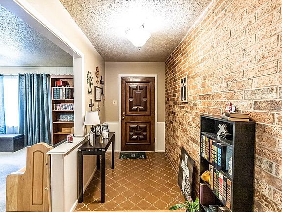 4th image of 815 W 6th St