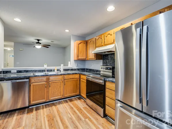 5925 Prescott Ct, Charlotte, NC 28269