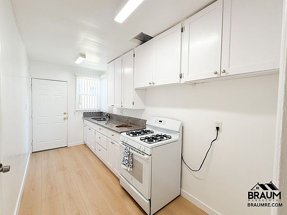 3rd image of 7339 Woodman Ave APT 5