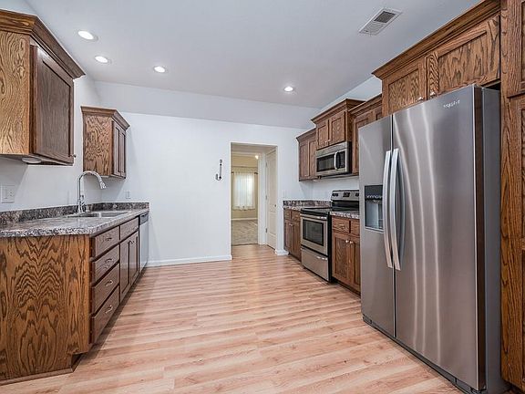 5th image of 119 E 5th St