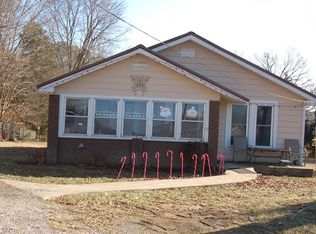 335 Lick Ck Rd, Big Sandy, TN 38221