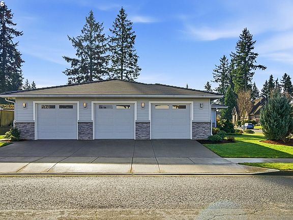 3rd image of 1209 NE 152nd Ave