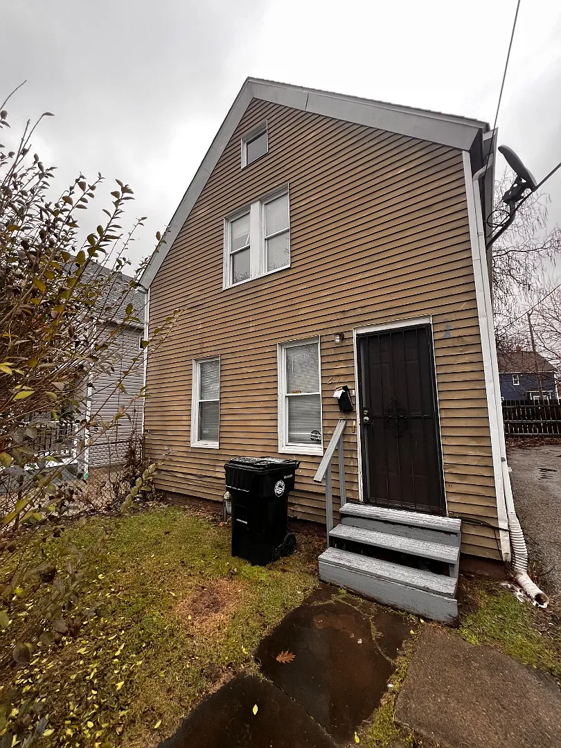 Fully Renovated 5-Bedroom, 2-Bath Single-Family Driveway + Water, Sewer & Trash Covered — Photo 1