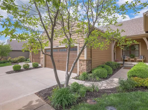 15802 Lowell Ln, Overland Park, KS 66223