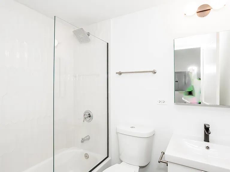 1418 W Blackhawk St #2RF — Photo 4