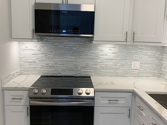 3rd image of 405 N Wabash Ave Unit 404