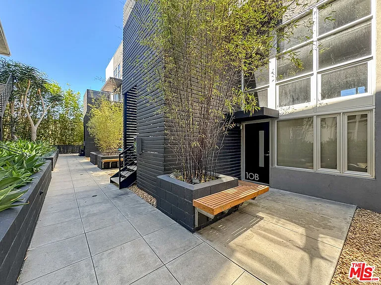1037 N Laurel Ave #10B — Photo 27