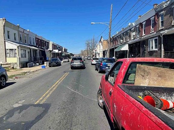 Exterior Neighborhood (street photo)