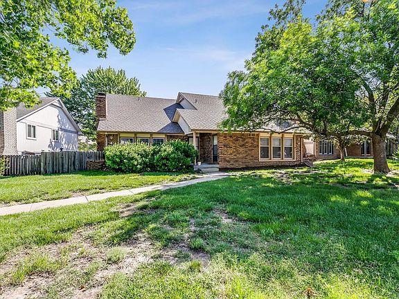 2nd image of 2414 N Walden Dr