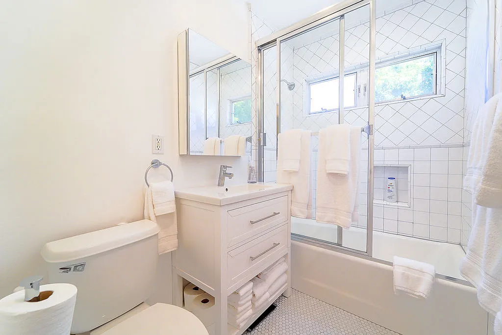 Studio, 361 sqft, $3,550 — Photo 4