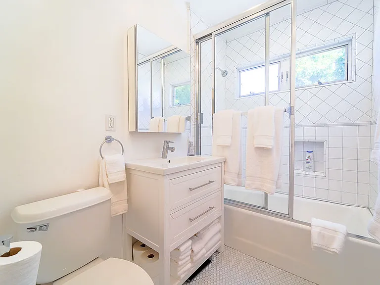 135 Montana Ave #15 — Photo 4