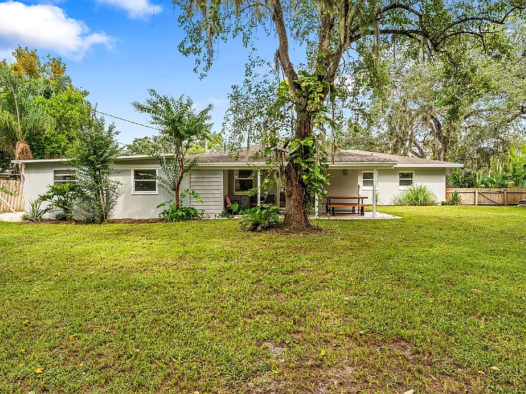 1143 Linden St — Photo 33