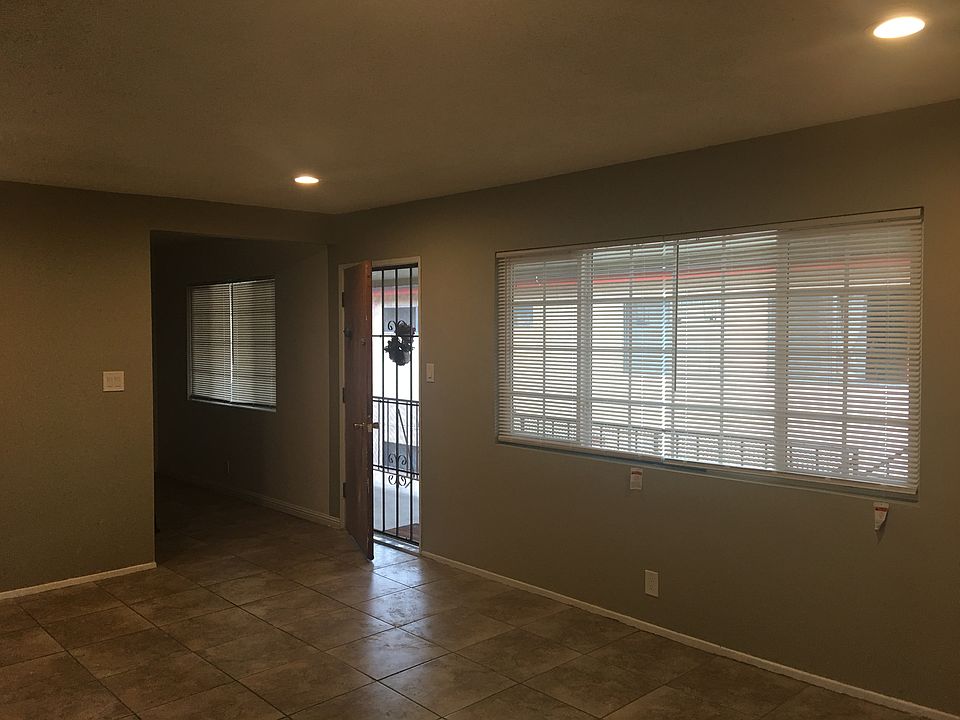 Entrance, spacious living room